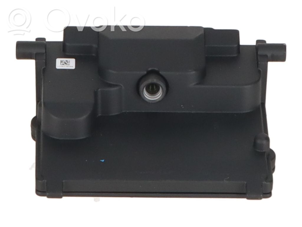 Windshield/windscreen camera   2826928