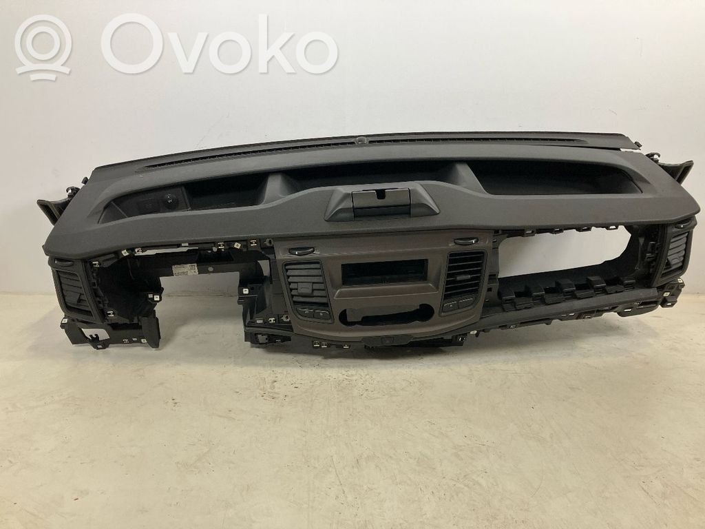 Ford Transit Panelis 
