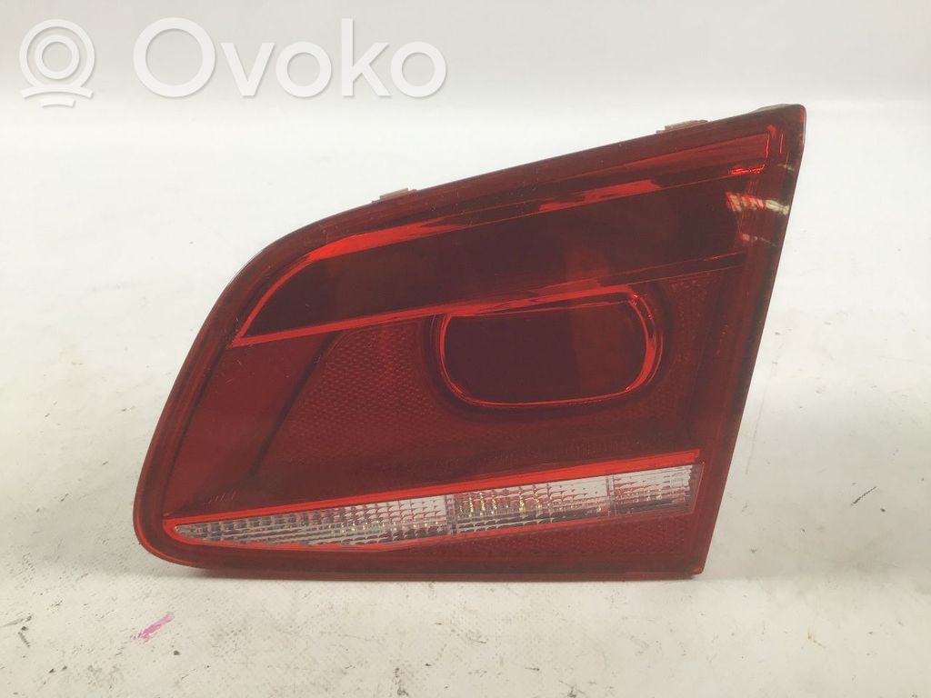 Lampy tylnej klapy bagażnika   3AE945094F