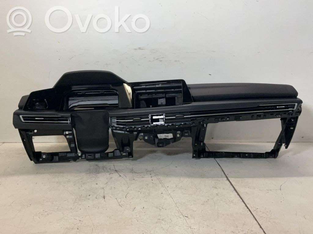 Volkswagen Golf VIII Deska rozdzielcza 