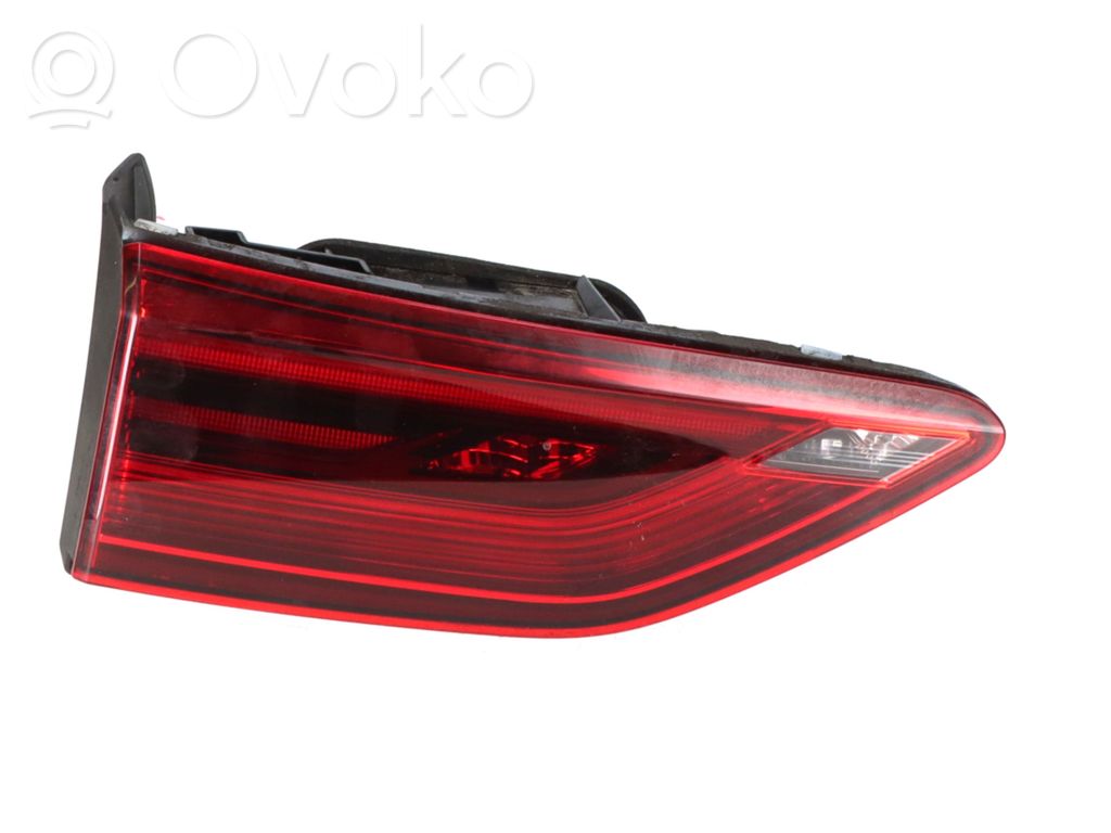 Volkswagen Golf VIII Lampă spate în capacul portbagajului