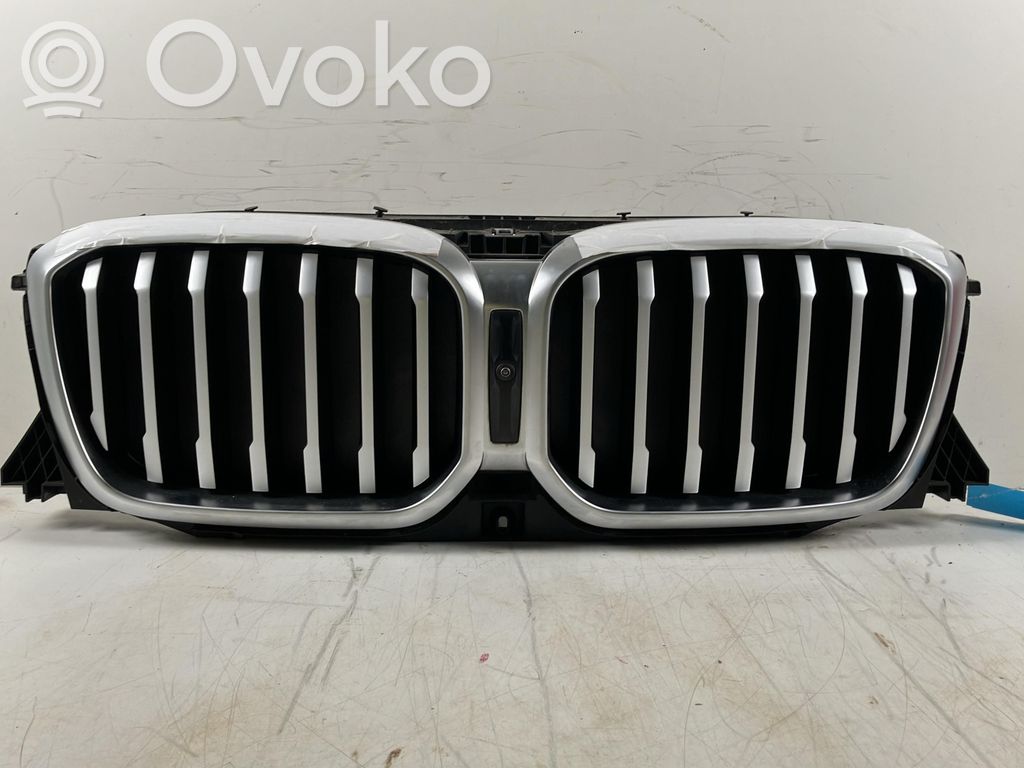 BMW X3 G01 Etupuskurin ylempi jäähdytinsäleikkö 
