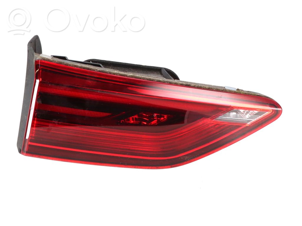 Volkswagen Golf VIII Lampă spate în capacul portbagajului
