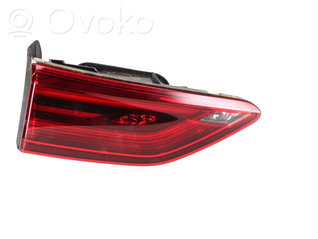 Volkswagen Golf VIII Lampă spate în capacul portbagajului