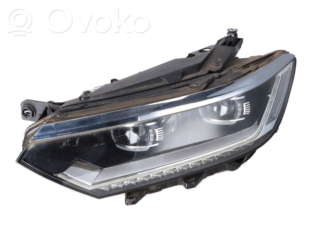 Volkswagen PASSAT B8 Lampa przednia 