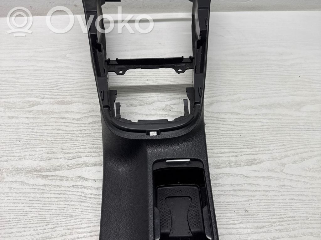 Volkswagen Golf VI Kita salono detalė 