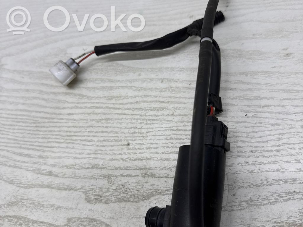 Toyota Avensis T270 Windscreen/windshield washer pump 