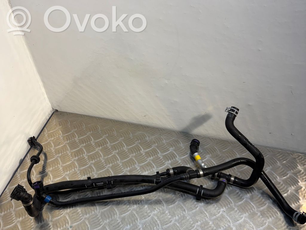 Engine coolant pipe/hose   31319852