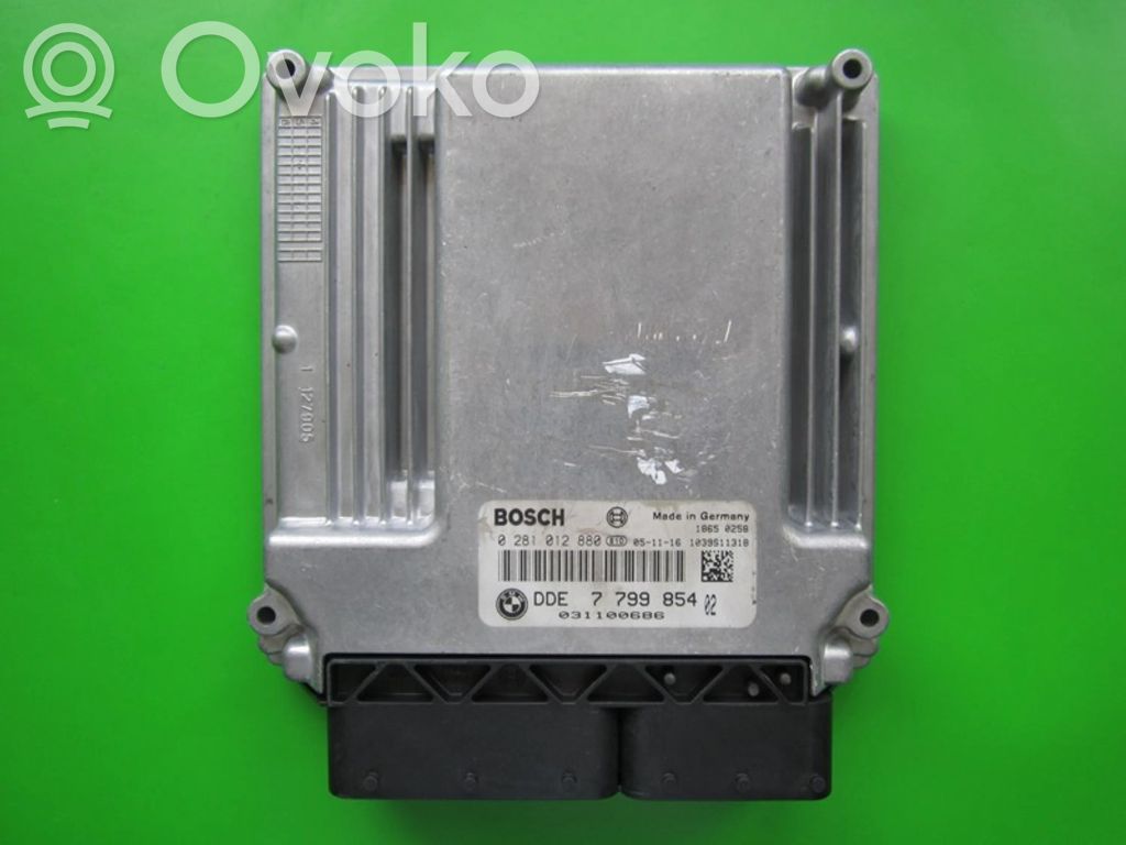 Unidad de control/módulo ECU del motor   DDE7799854,0281012880