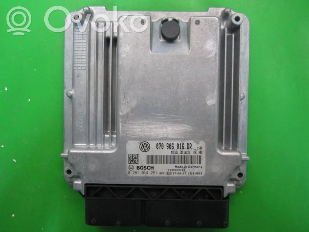 Volkswagen Transporter - Caravelle T5 Komputer / Sterownik ECU silnika 