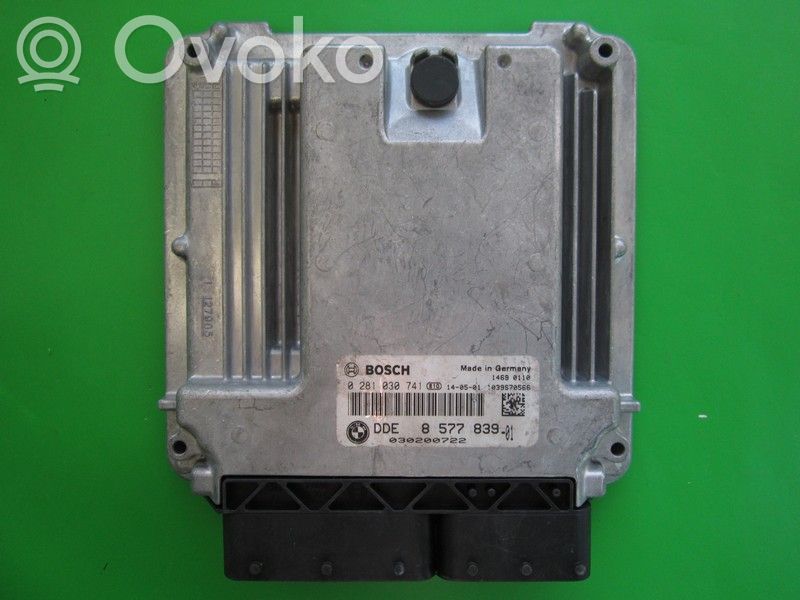 Unidad de control/módulo ECU del motor   DDE8577839,0281030741
