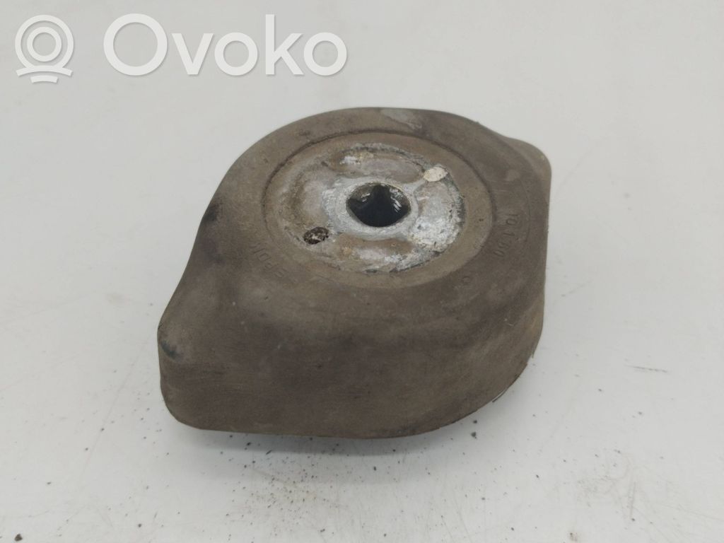 Audi A4 S4 B5 8D Engine mount bracket 