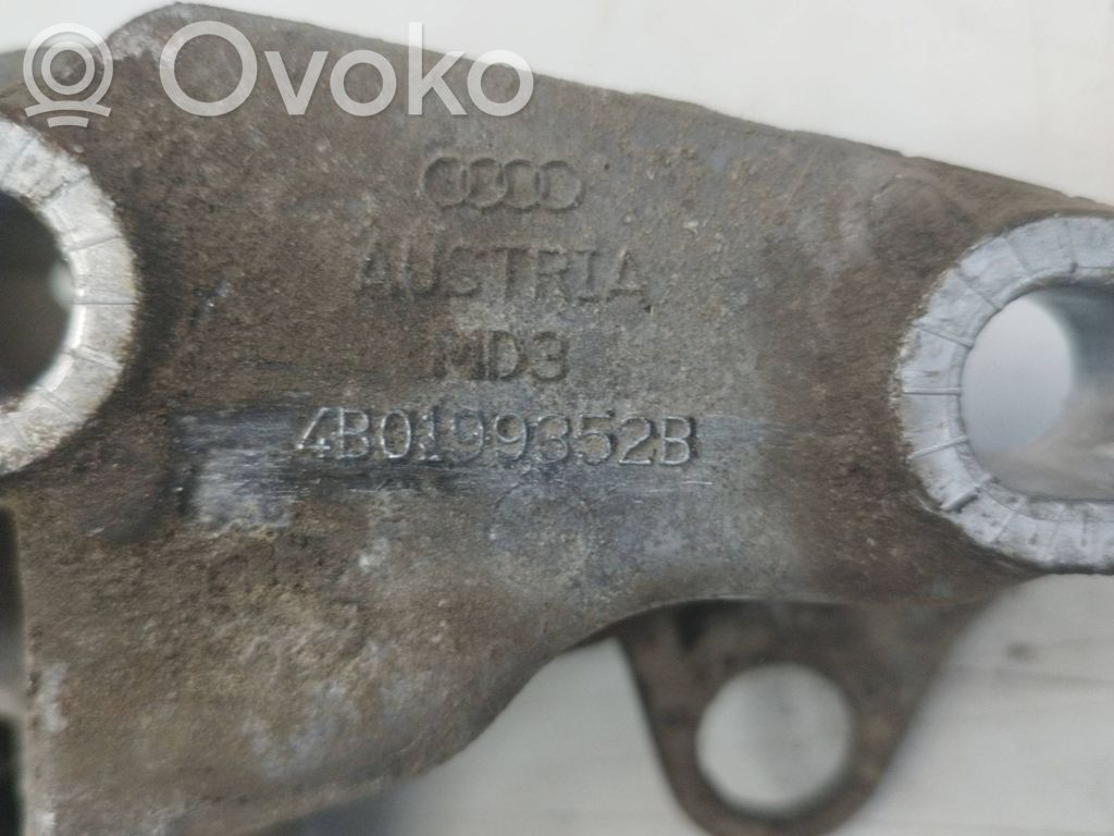 Audi A4 S4 B5 8D Engine mounting bracket 