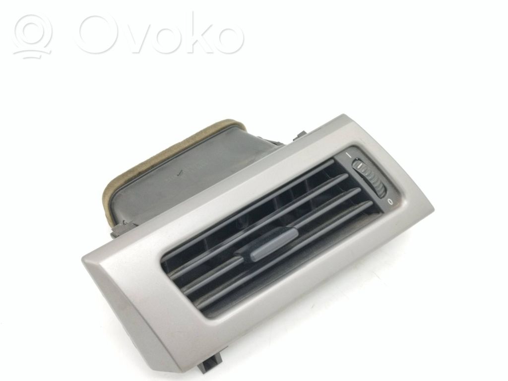 BMW 5 E60 E61 Centrinės oro grotelės 