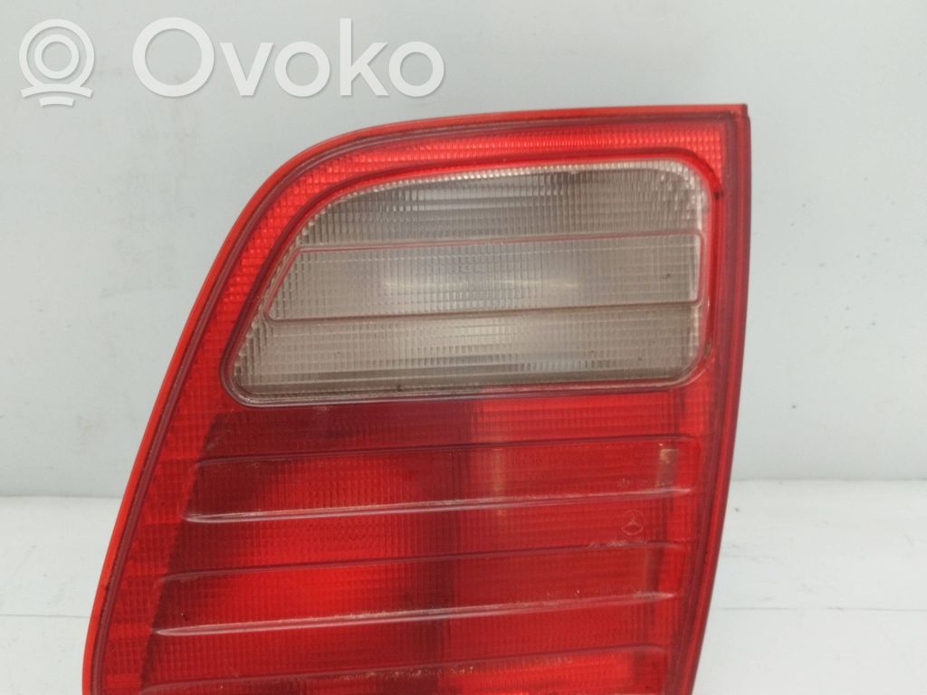 Mercedes-Benz E W210 Lampy tylnej klapy bagażnika 