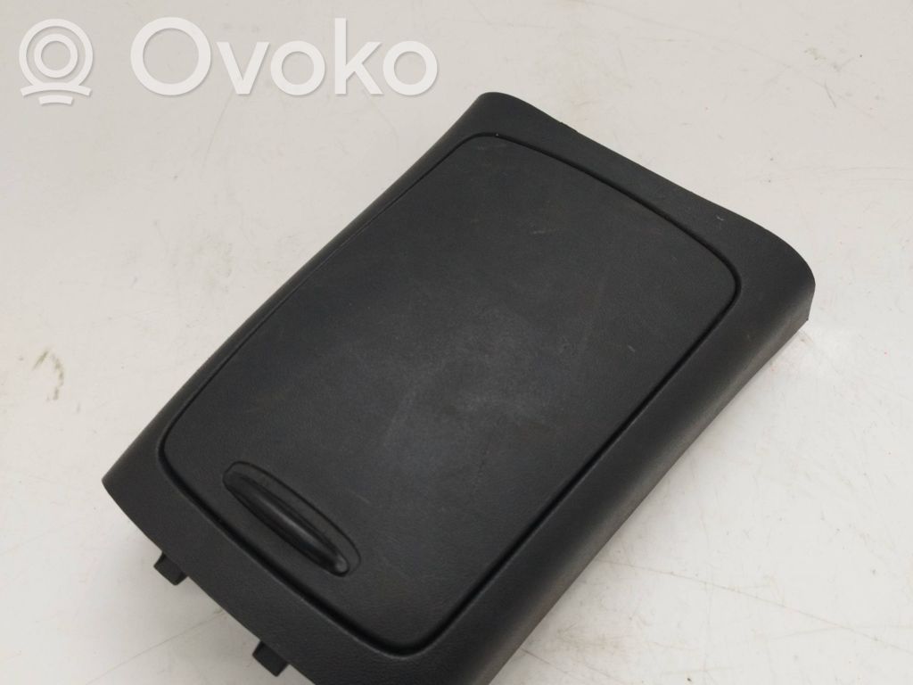 KIA Ceed Cup holder back 