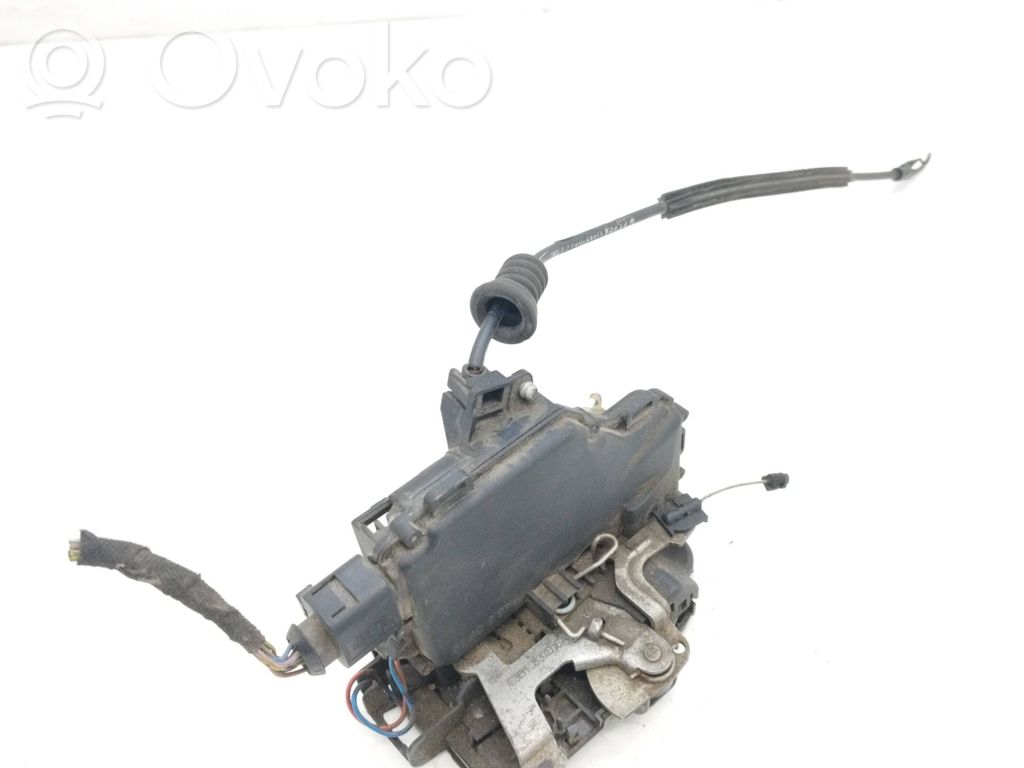 Volkswagen PASSAT B5 Etuoven lukko 