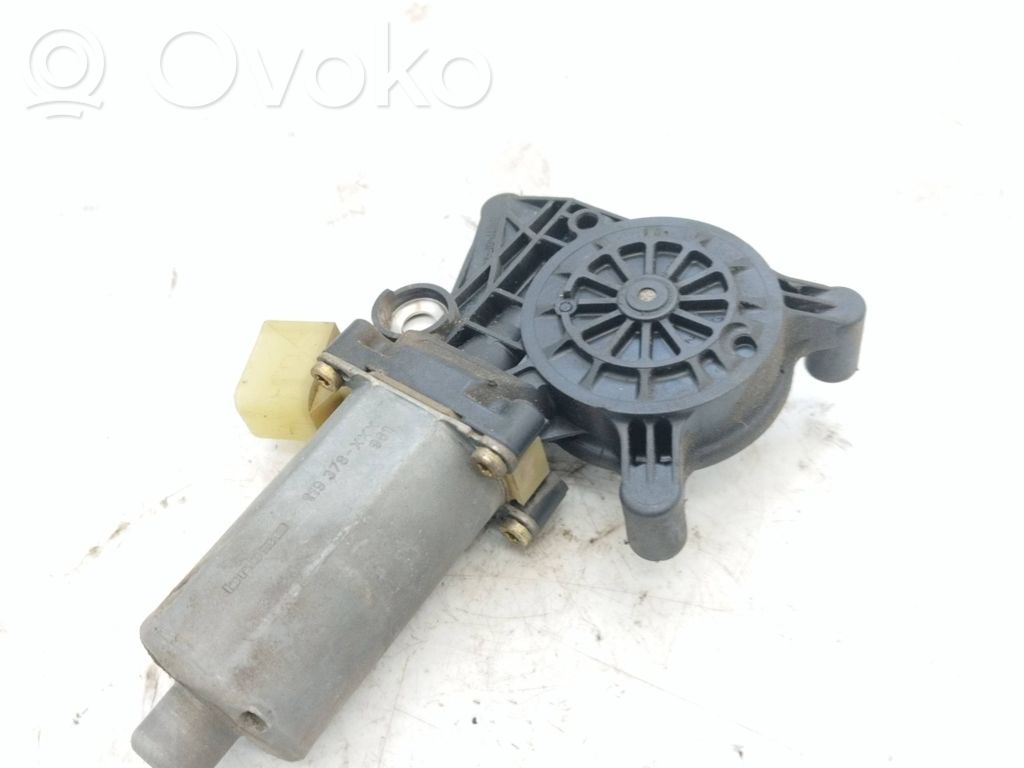 Silnik regulatora szyby drzwi przednich   0130821723