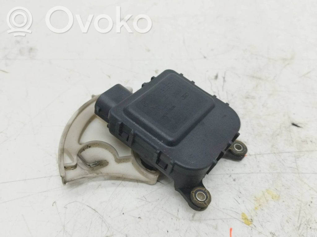 Audi A4 S4 B5 8D Silniczek nagrzewnicy 
