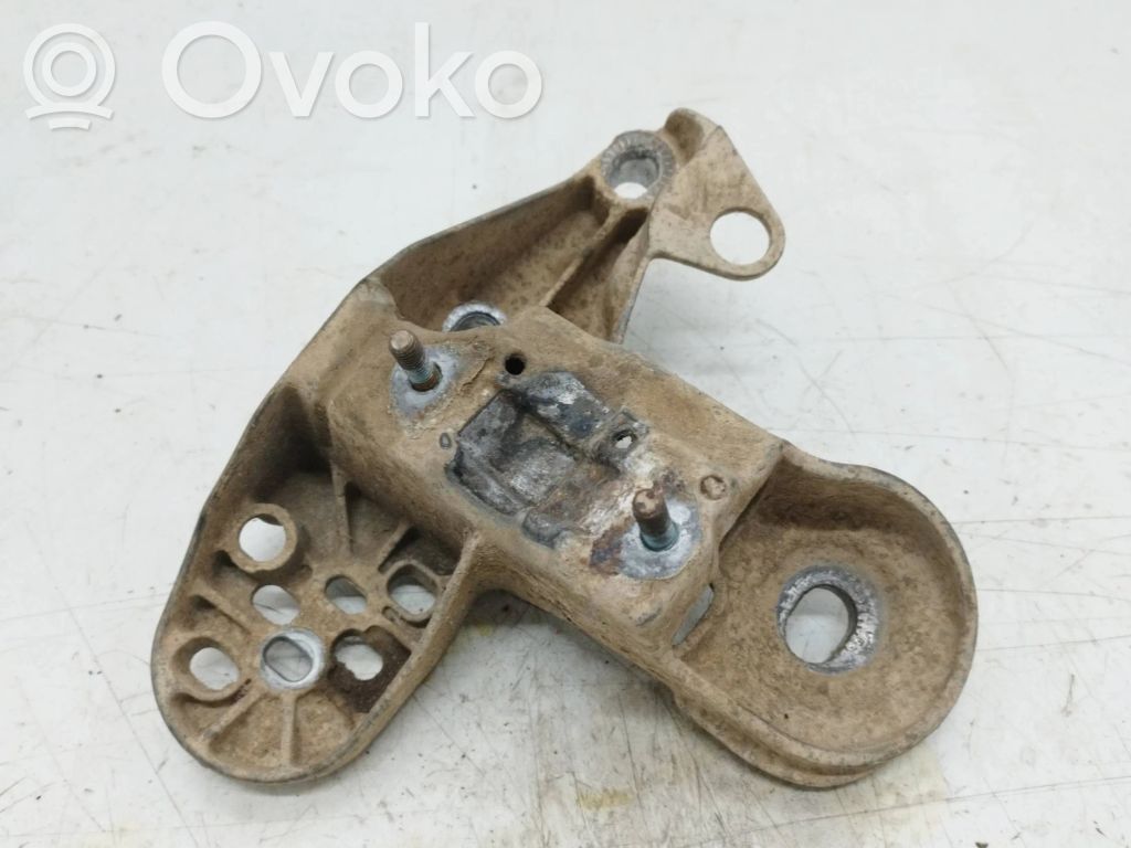 Audi A4 S4 B5 8D Engine mounting bracket 