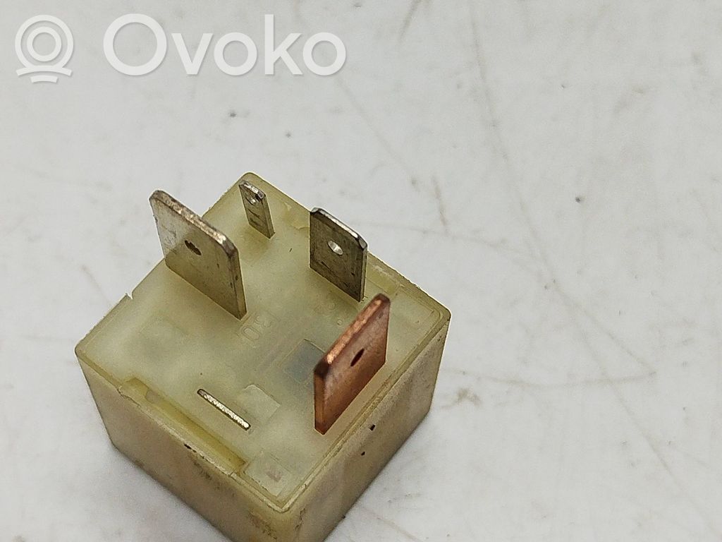 Volkswagen PASSAT B5 Other relay 
