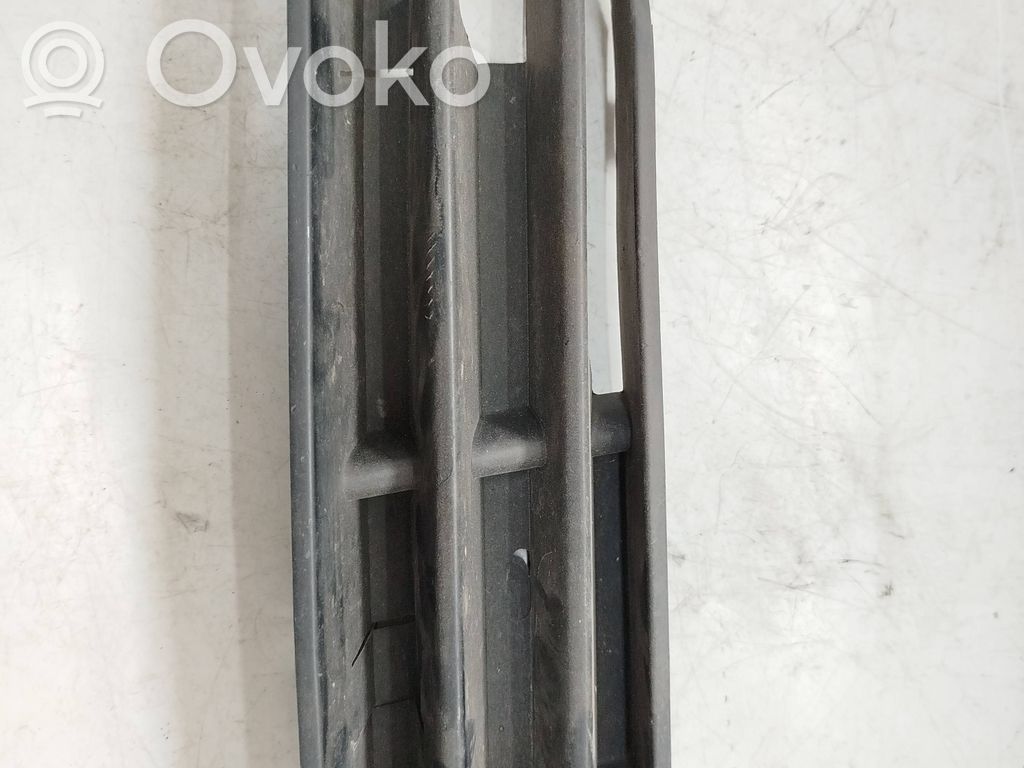 Volkswagen Golf IV Front bumper lower grill 