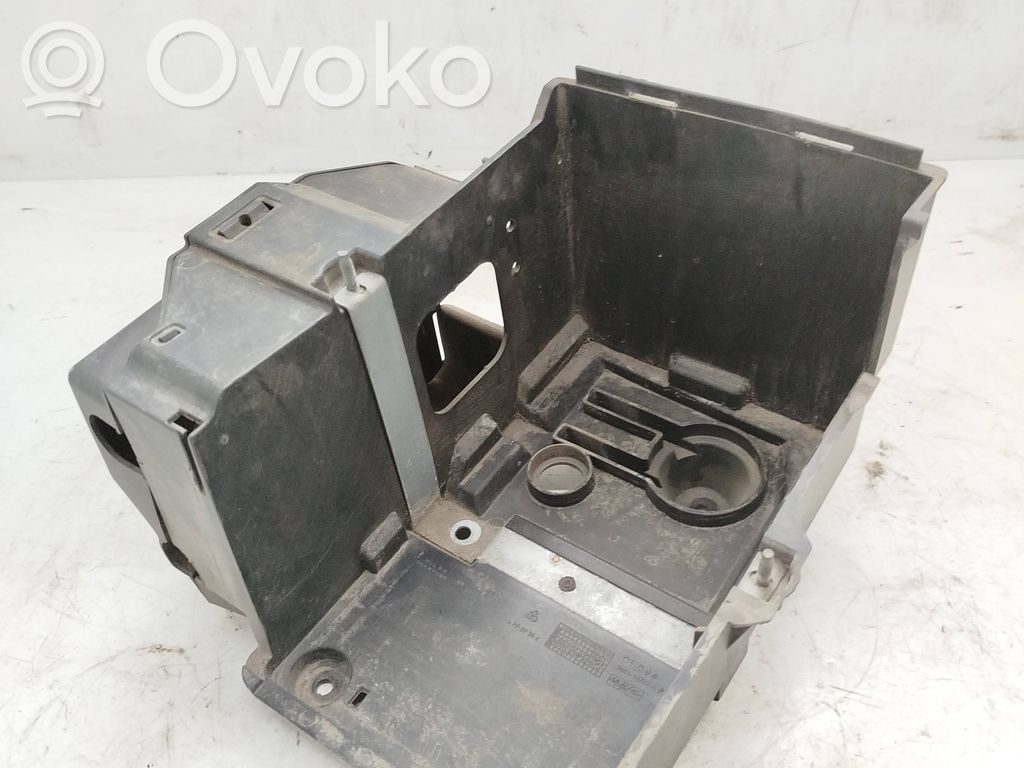 Volvo V50 Akumuliatoriaus dėžė 