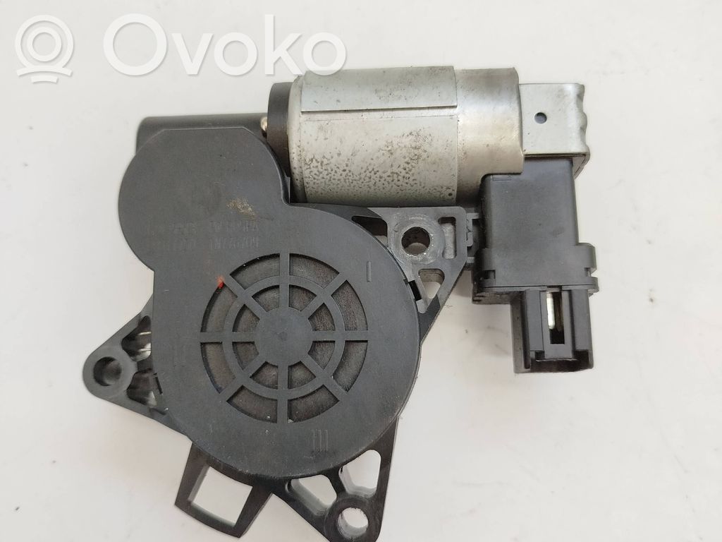 Mazda 3 I Motor del regulador de la ventanilla de la puerta delantera 