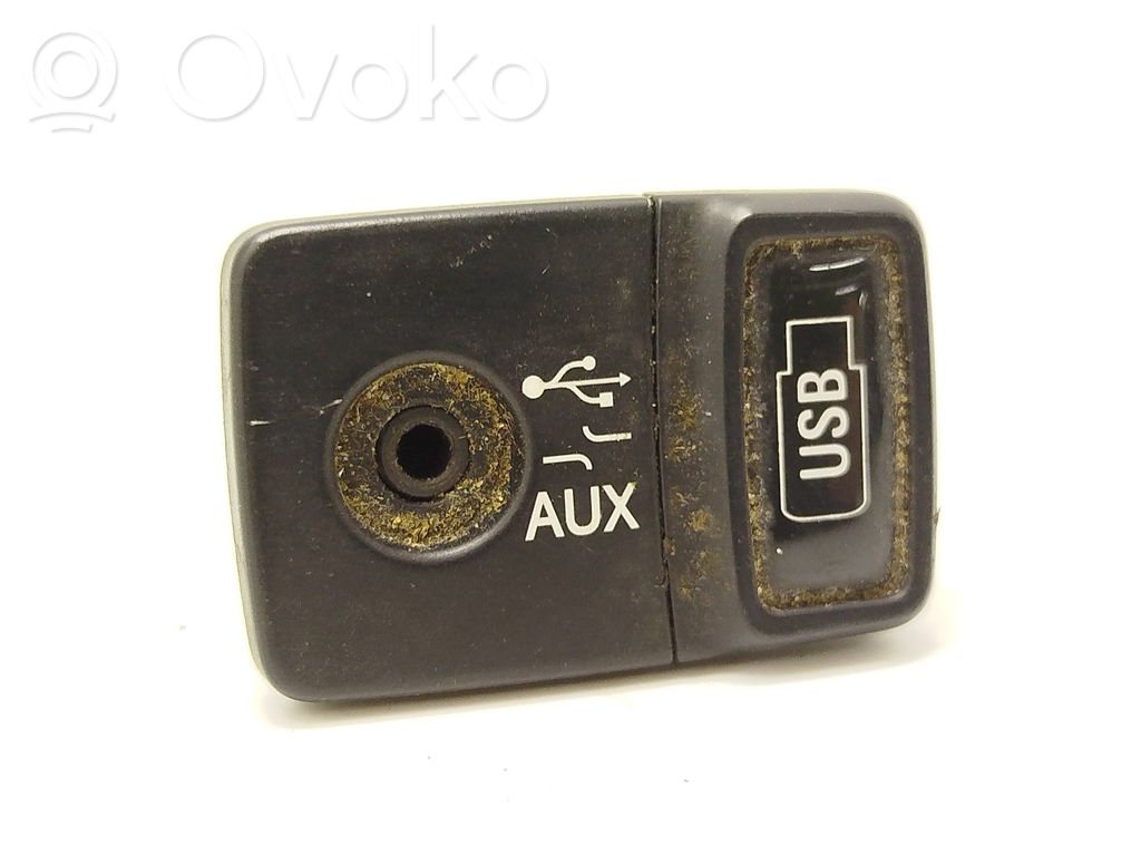 Opel Combo D Enchufe conector entrada auxiliar 