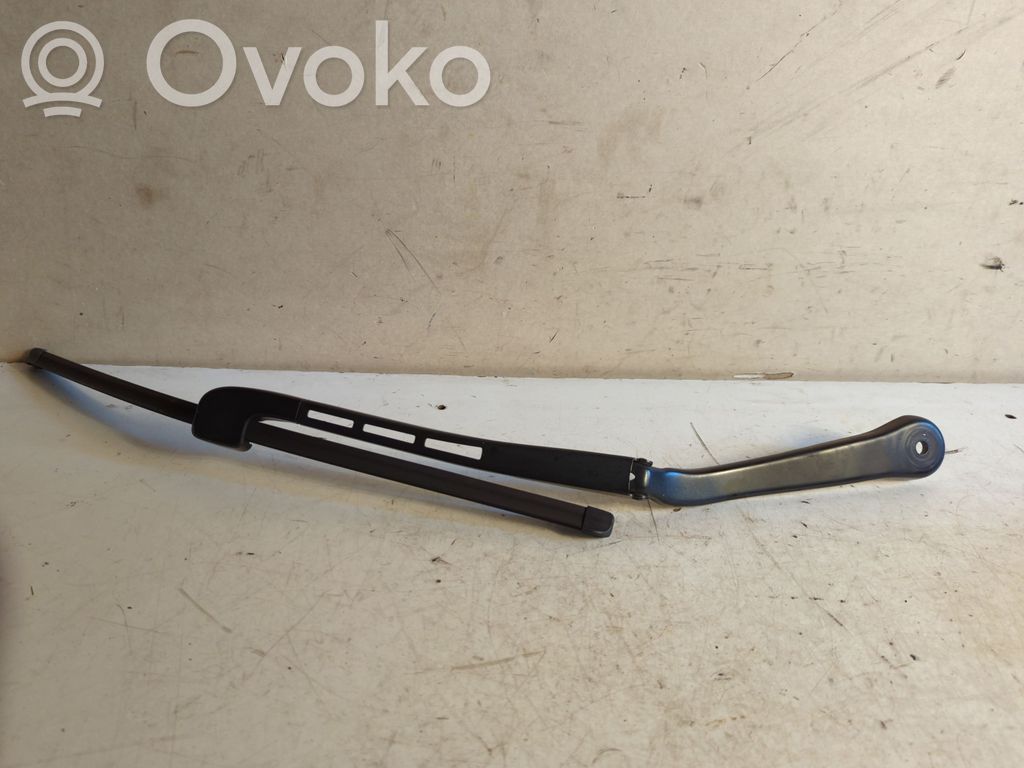 Windshield/front glass wiper blade