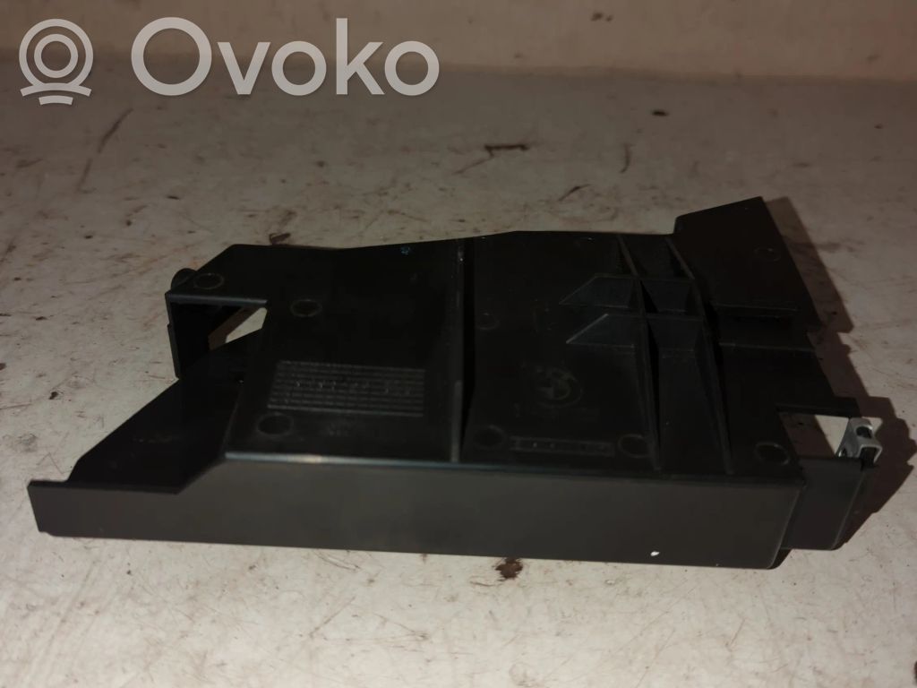 BMW 5 E60 E61 Kita panelės detalė 