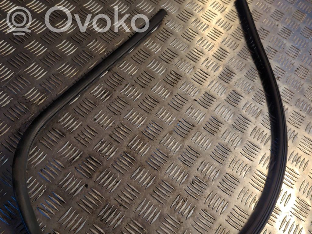 Audi A8 S8 D3 4E Takaoven ikkunalasin kumitiiviste 