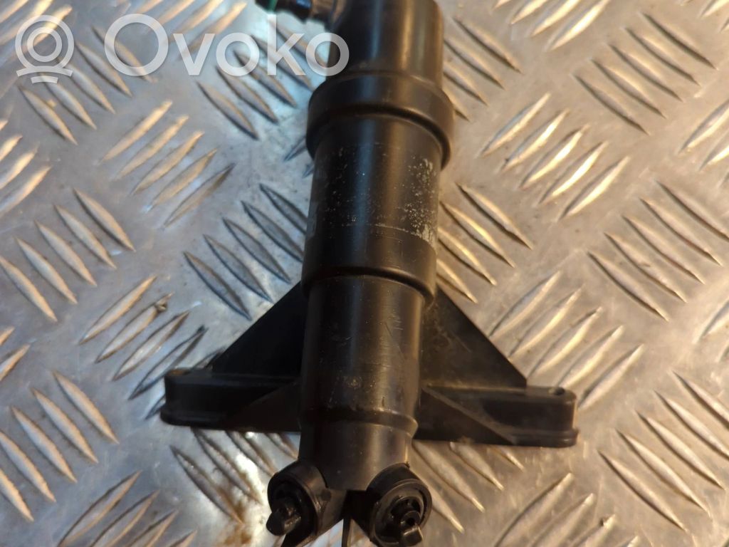 Headlight washer spray nozzle   011007,21531