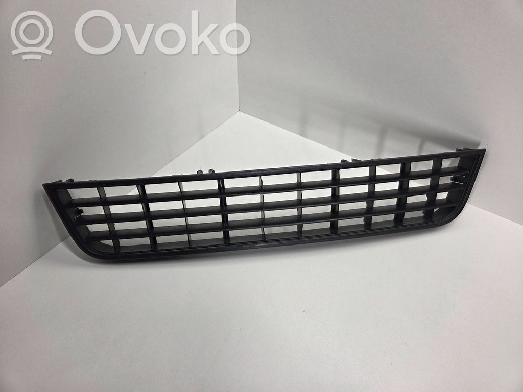 Audi A6 S6 C5 4B Grotelės apatinės (trijų dalių) 