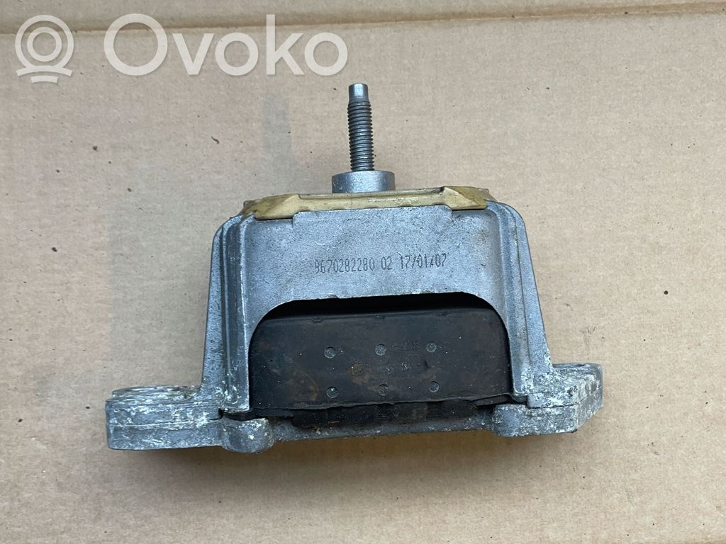 Peugeot 508 Engine mount bracket 