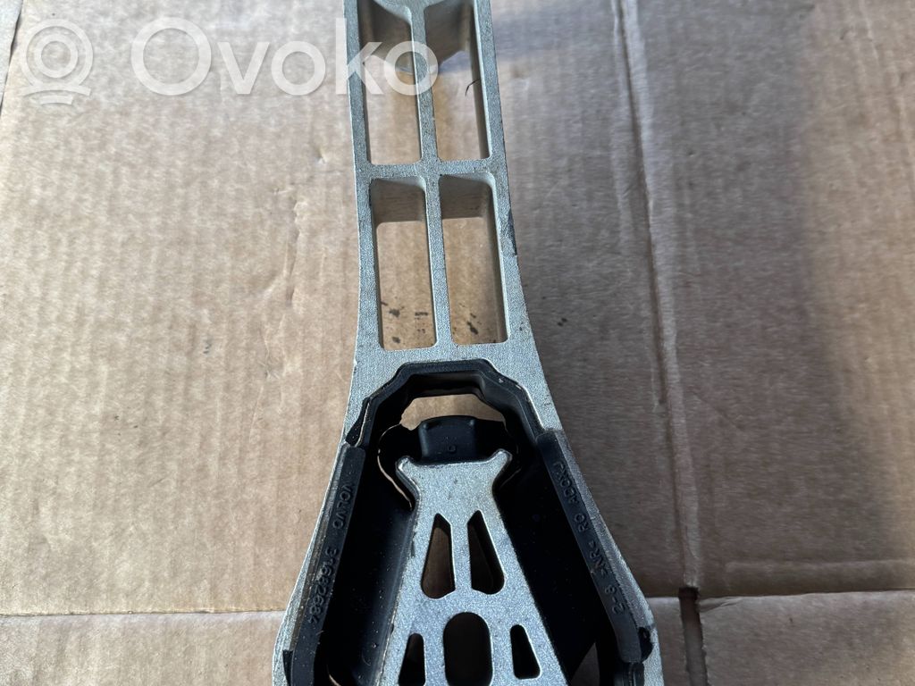 Volvo XC90 Engine mount bracket 