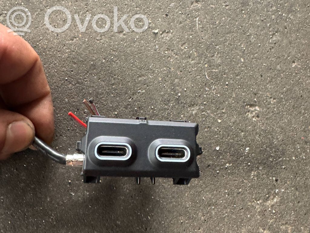 BMW 5 G60 G61 Enchufe conector USB 