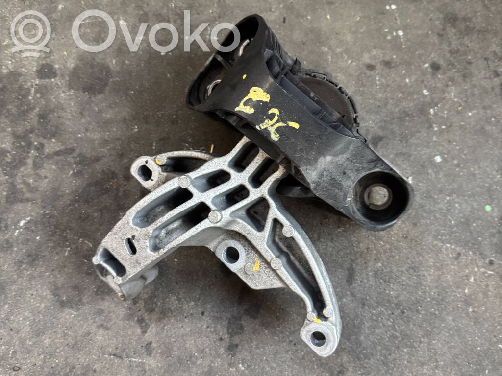 Renault Express Engine mount bracket 