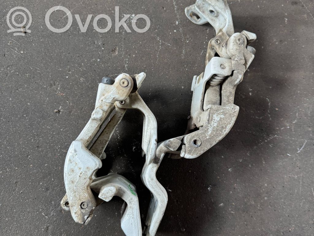 Loading door hinge set