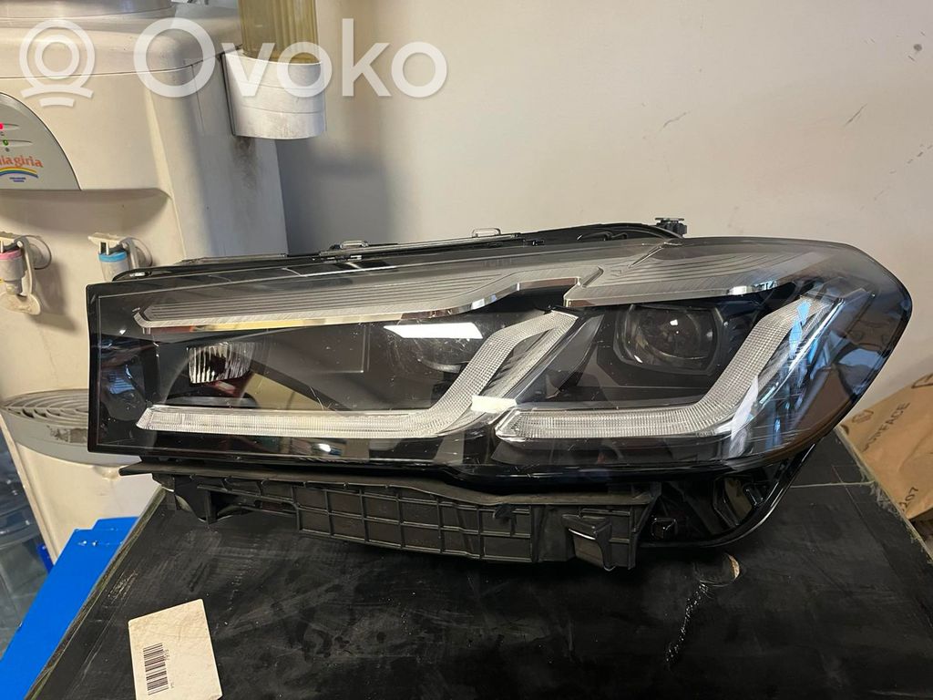 Headlight/headlamp   9850585,985058505