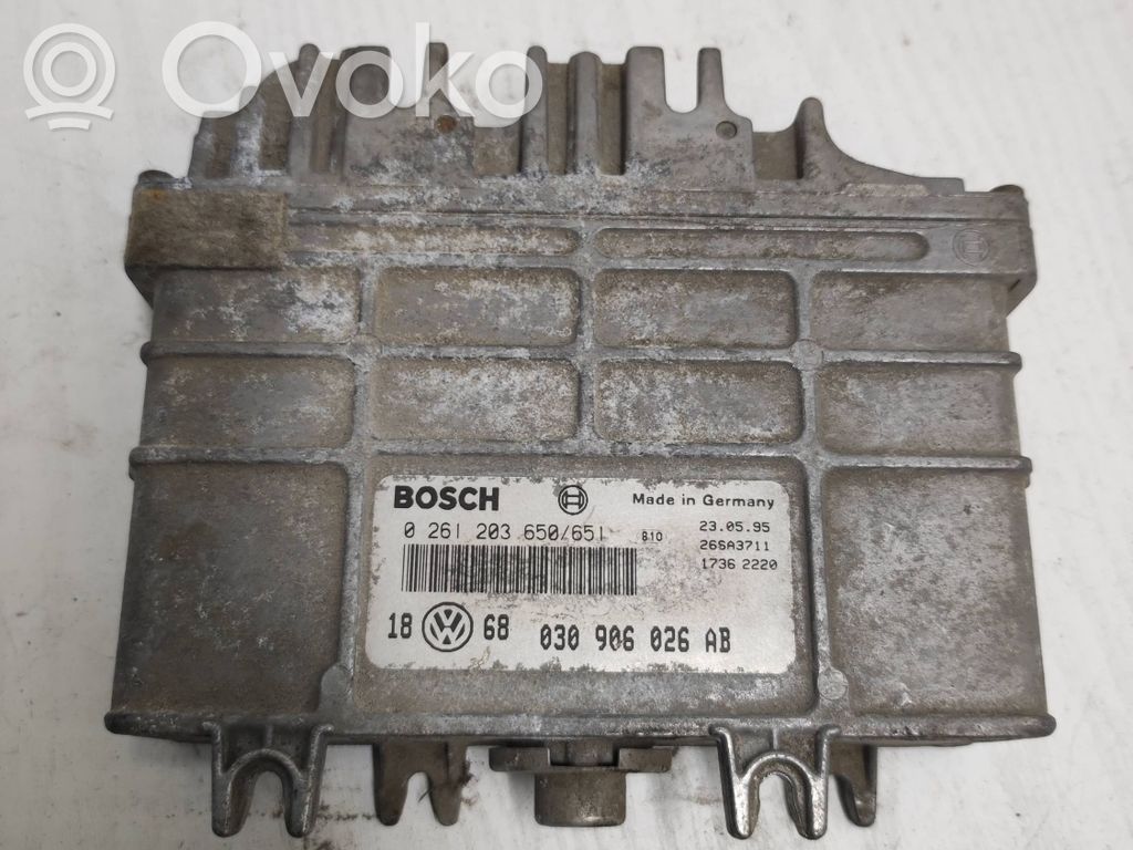 Volkswagen Golf III Engine control unit/module 