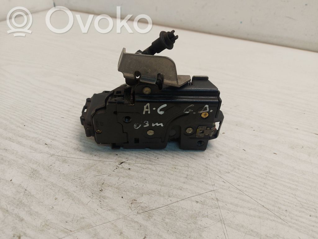 Audi A6 S6 C5 4B Takaoven lukko 