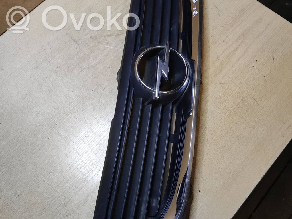 Front grill   09152352