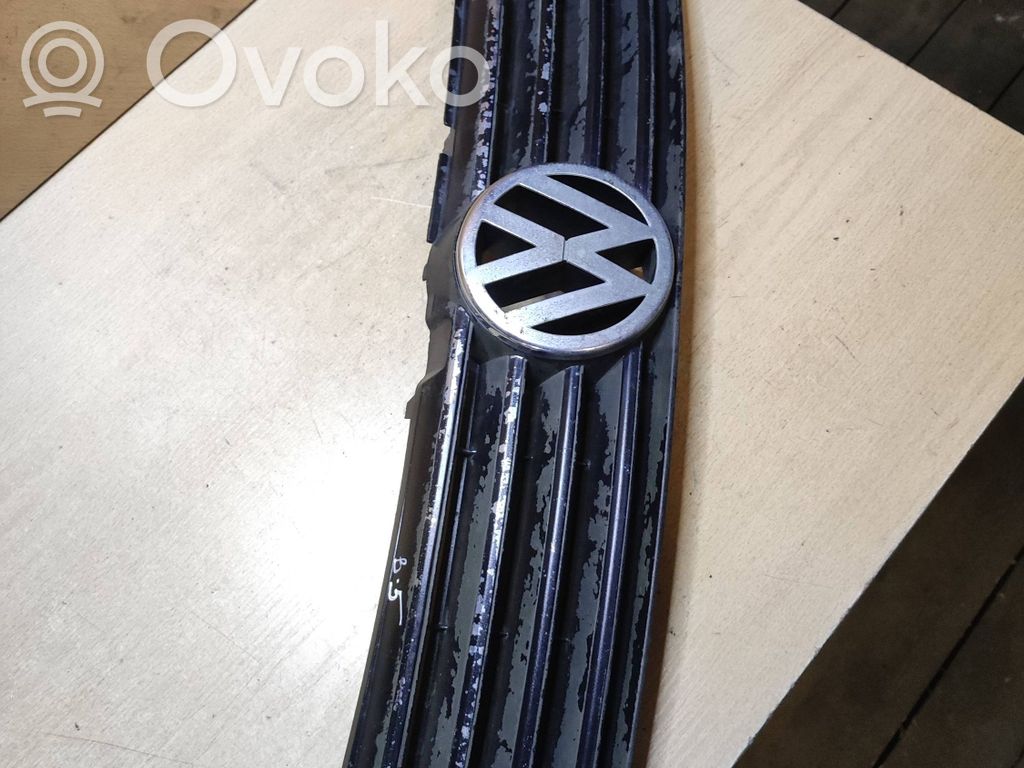Volkswagen PASSAT B5 Atrapa chłodnicy / Grill 