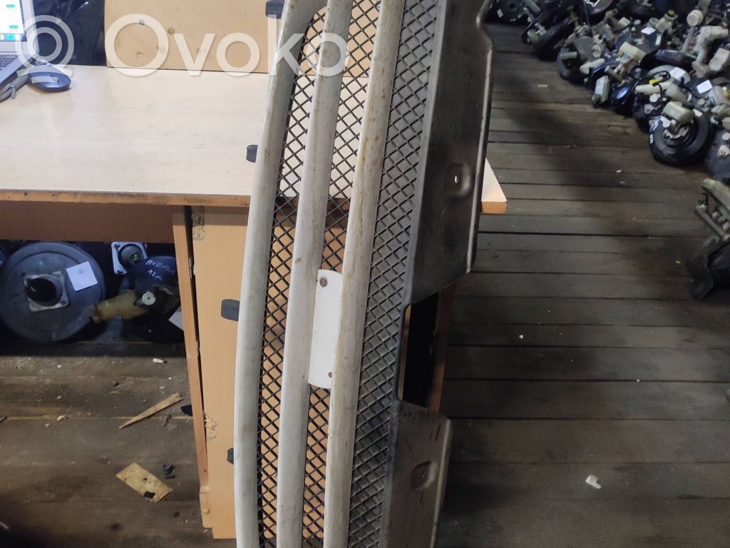 Iveco Daily 35 - 40.10 Front bumper upper radiator grill 