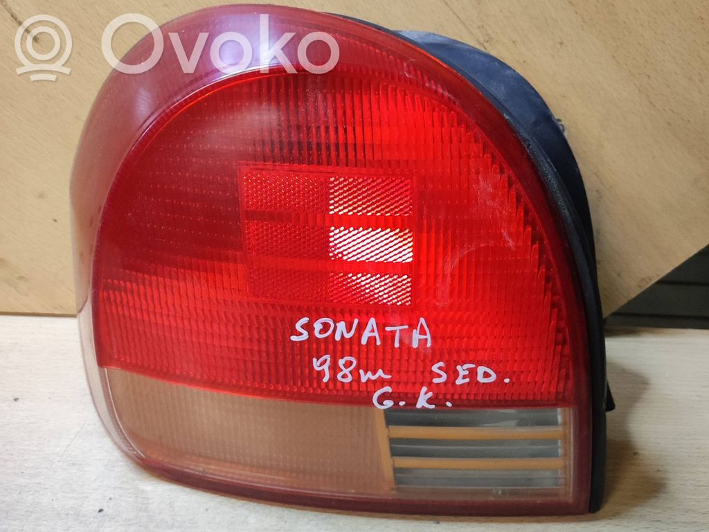 Hyundai Sonata Aizmugurējais lukturis virsbūvē 