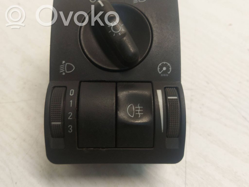 Light switch   9116613,0524119,1062