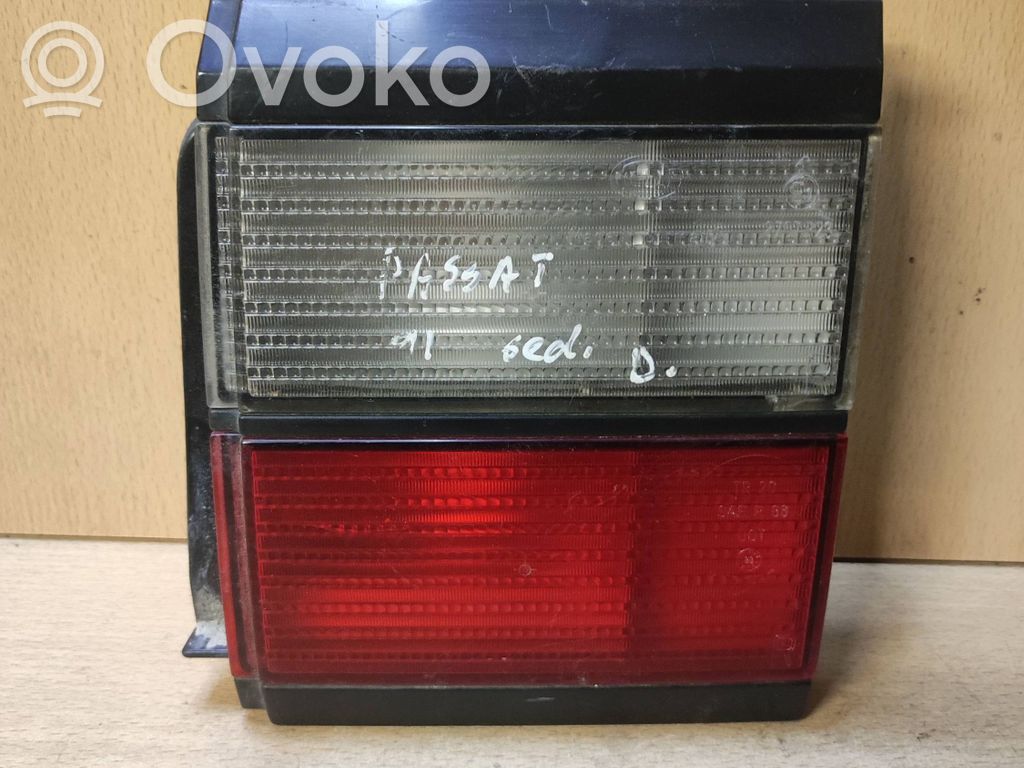 Volkswagen PASSAT B3 Aizmugurējais lukturis pārsegā 