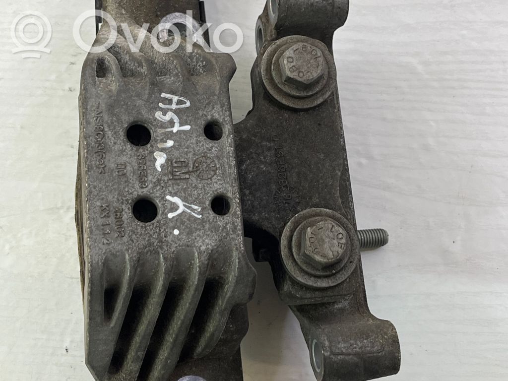 Opel Astra K Engine mount bracket 