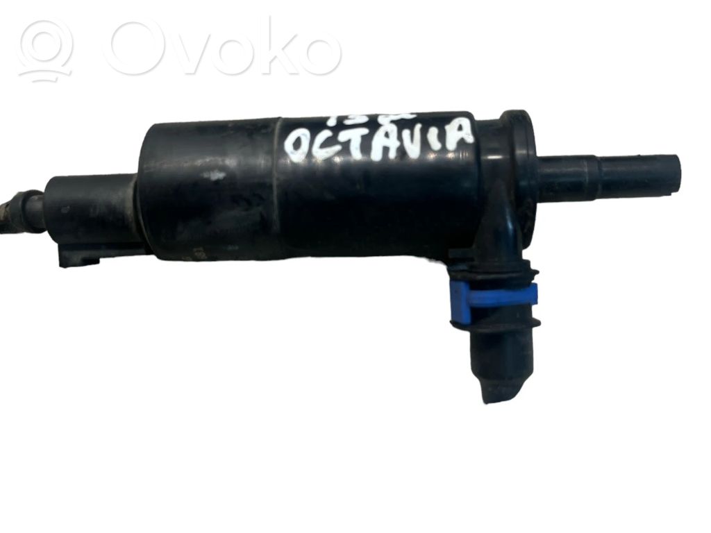 Skoda Octavia Mk2 (1Z) Pompa spryskiwacza lampy przedniej 